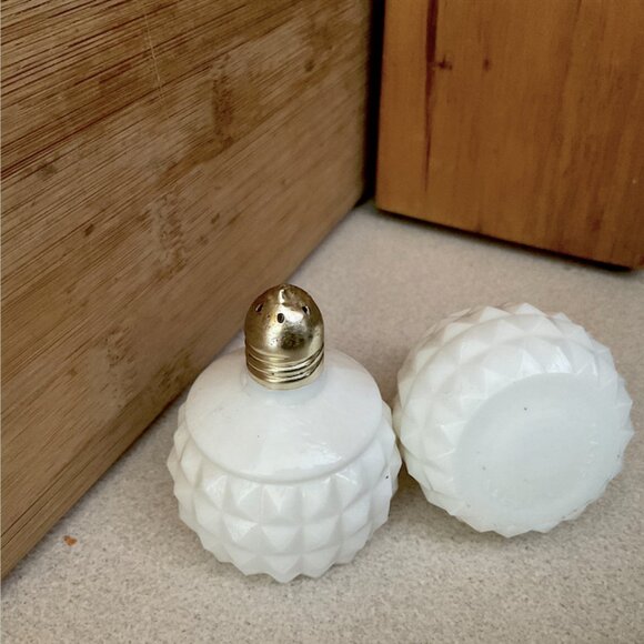 Vintage Hobnail White Milk Glass Salt & Pepper Shakers Made in Japan Gold Topped - Picture 3 of 5
